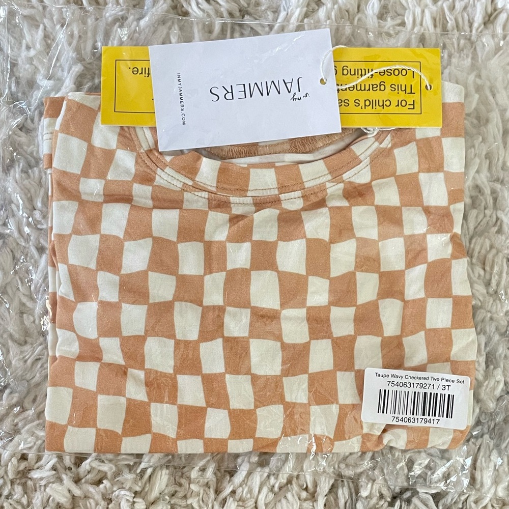 In my Jammers Taupe Wavy Checkered Two Piece Set 3T - Picture 2 of 5